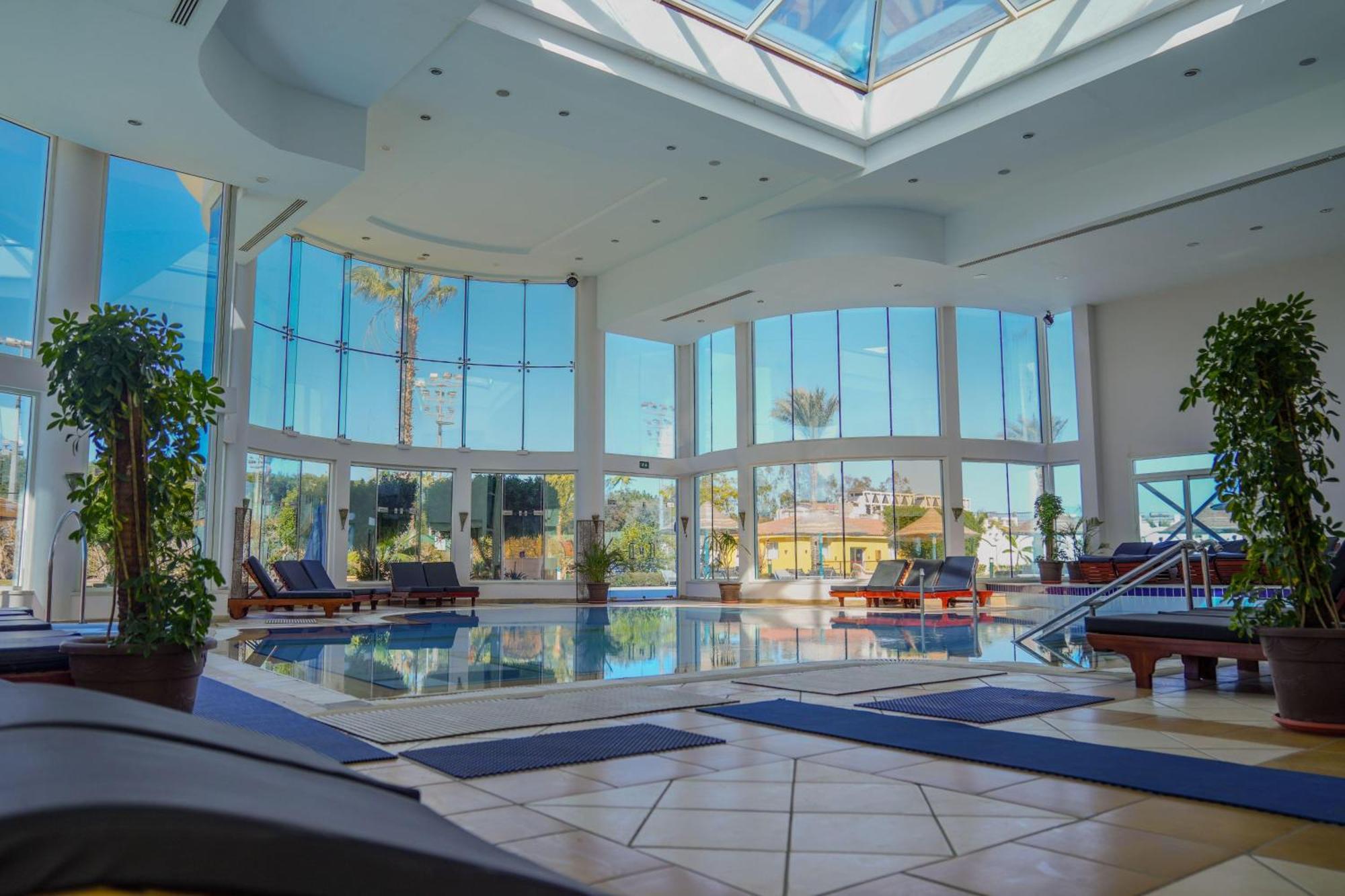 Sierra Sharm El Sheikh Ξενοδοχείο Εξωτερικό φωτογραφία The indoor pool at the hotel