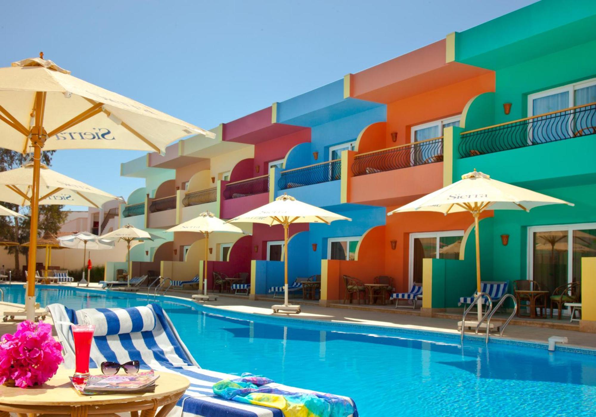 Sierra Sharm El Sheikh Ξενοδοχείο Εξωτερικό φωτογραφία A pool at a resort in Egypt