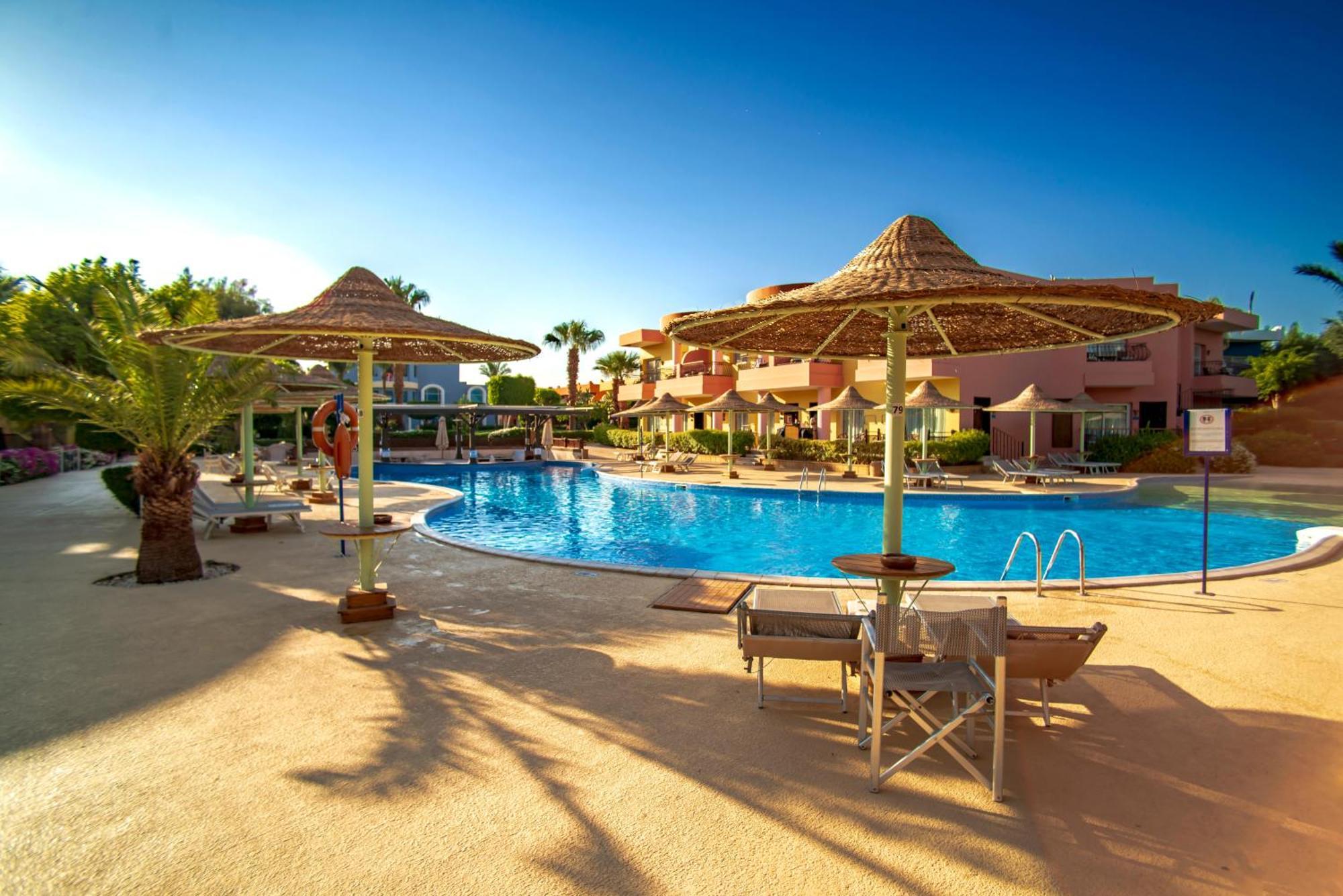 Sierra Sharm El Sheikh Ξενοδοχείο Εξωτερικό φωτογραφία A pool at a resort in Egypt