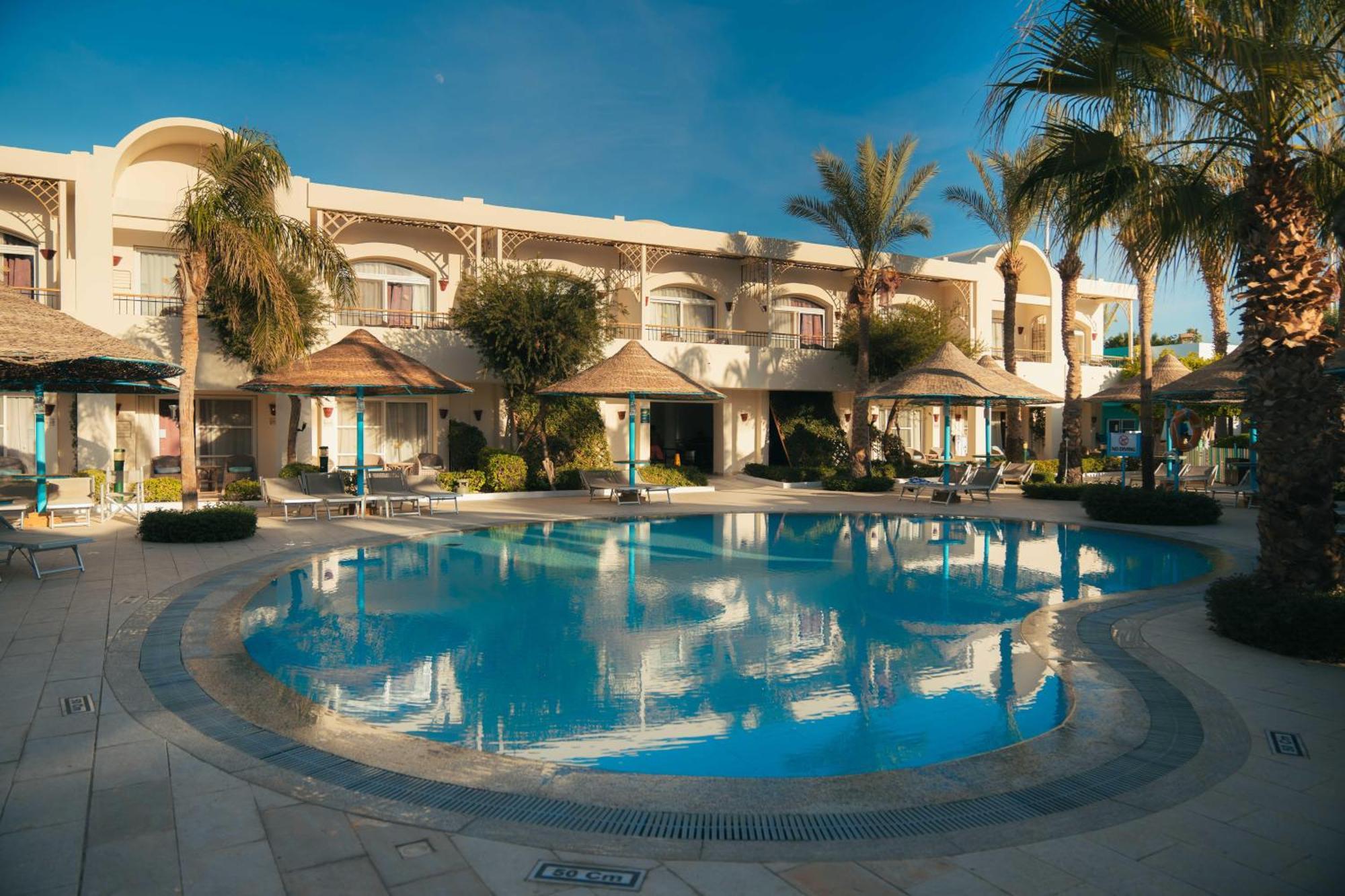 Sierra Sharm El Sheikh Ξενοδοχείο Εξωτερικό φωτογραφία The swimming pool at the hotel